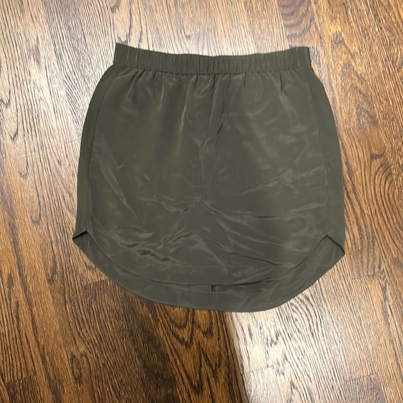 Olive green Madewell skirt with elastic waistband. - Picture 1 of 4